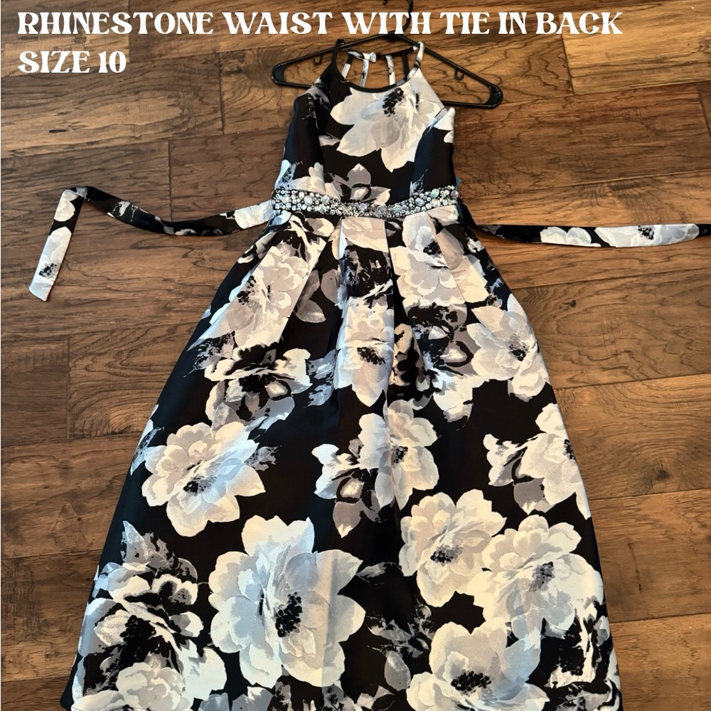Elegant Floral Dress with Rhinestone Waist